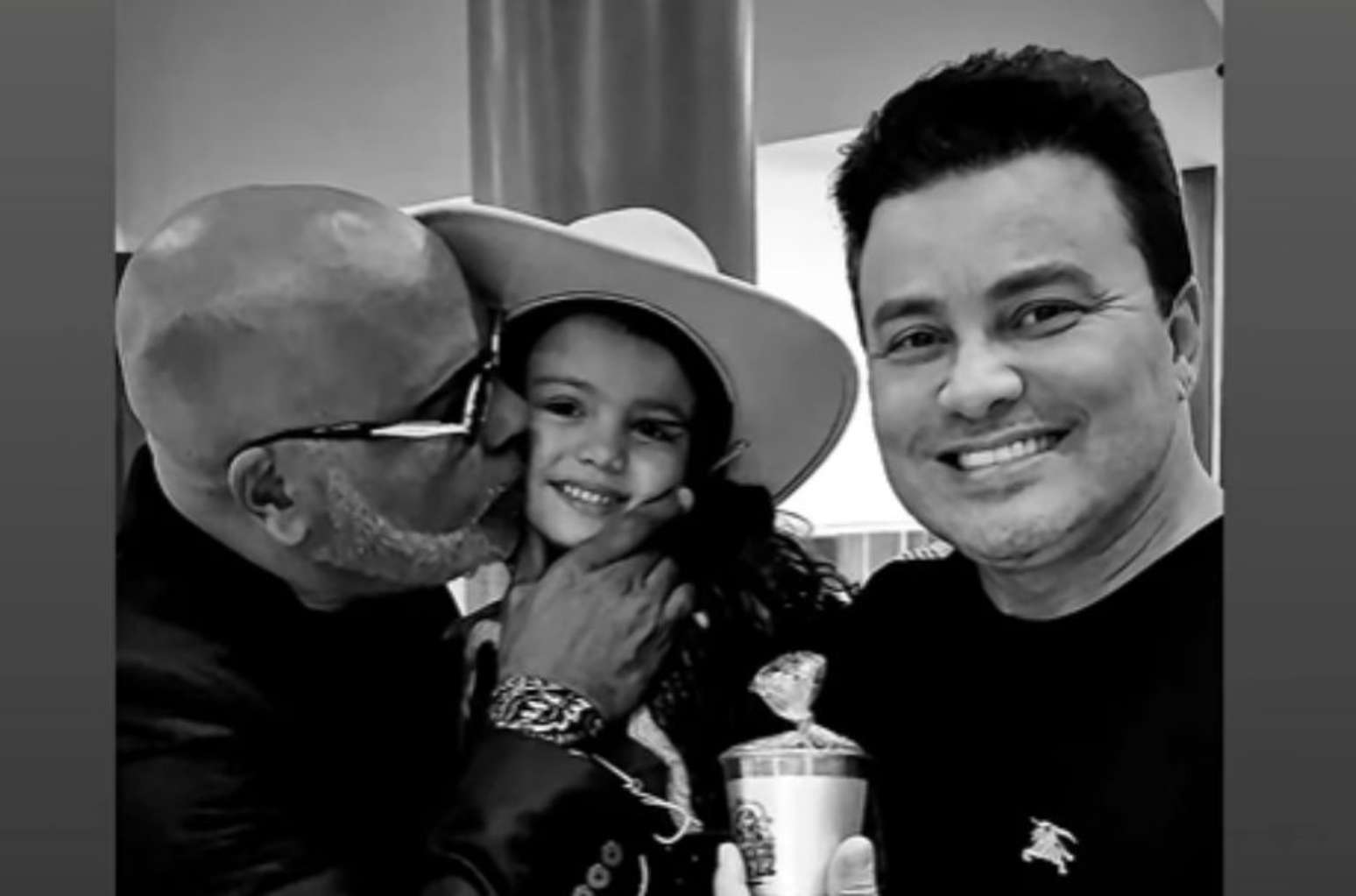 Renner compartilhou v&iacute;deo de cantora mirim lamentando morte de Rick