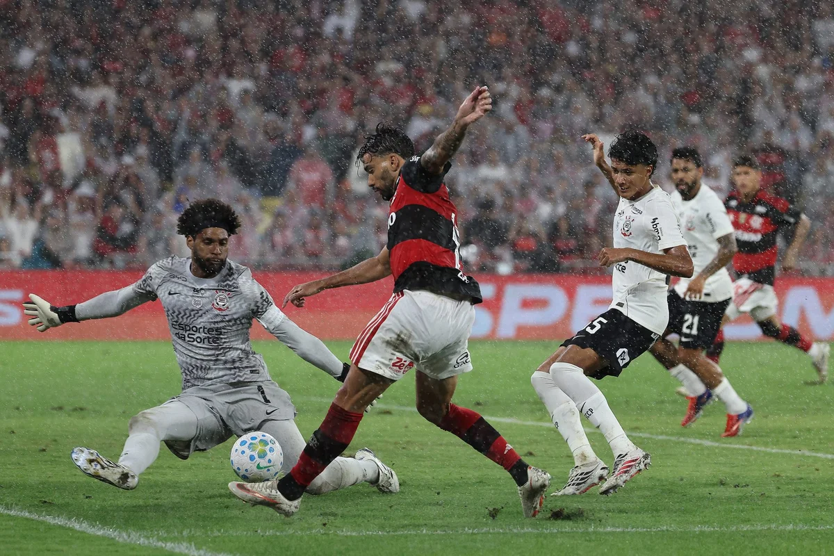 Flamengo lidera segundo turno do Brasileirão; Corinthians é lanterna