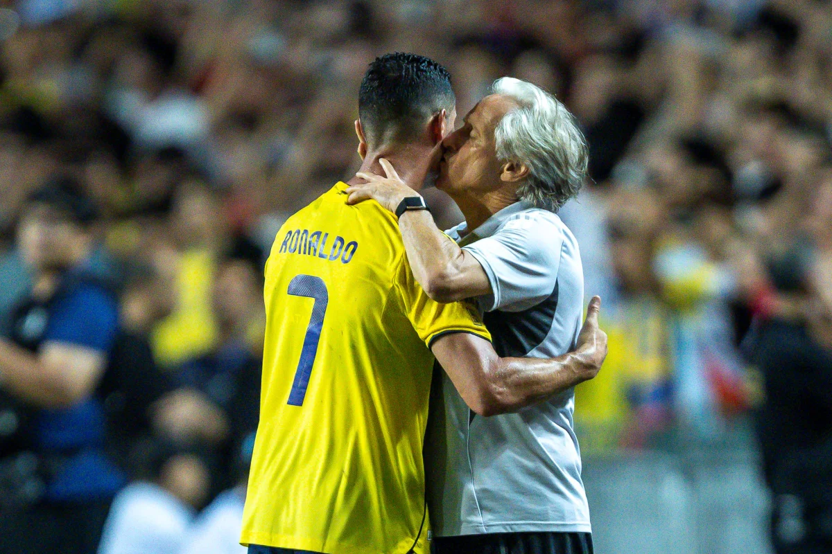 Foto colorida de Jorge Jesus e Cristiano Ronaldo - Metrópoles