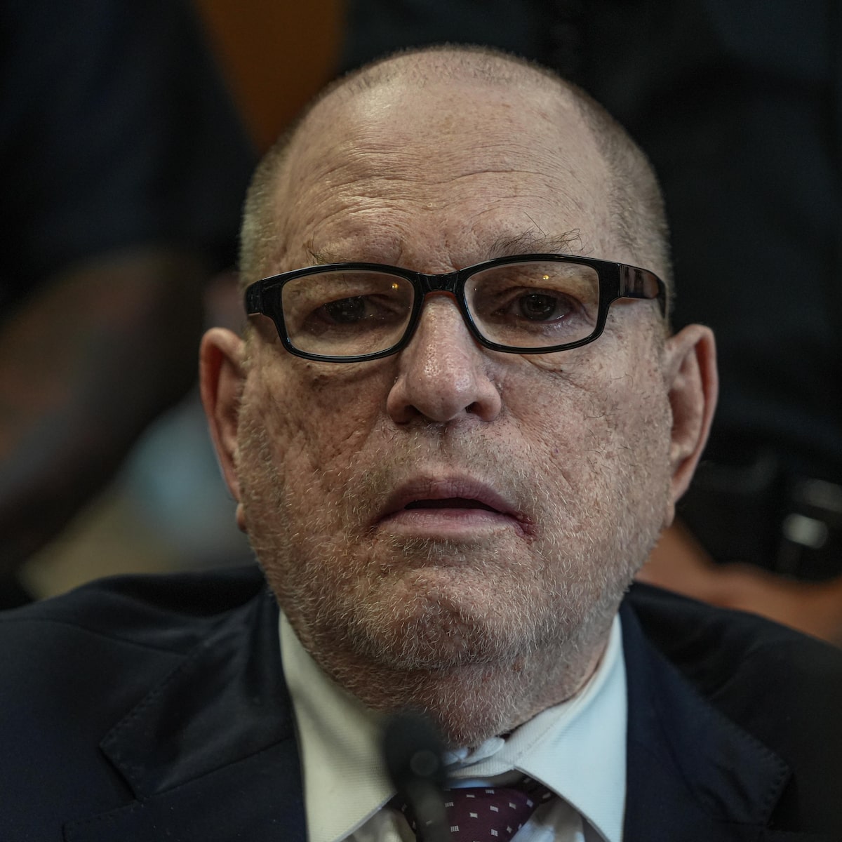 Harvey Weinstein é condenado a 15 anos de prisão após repetição de julgamento por agressão sexual