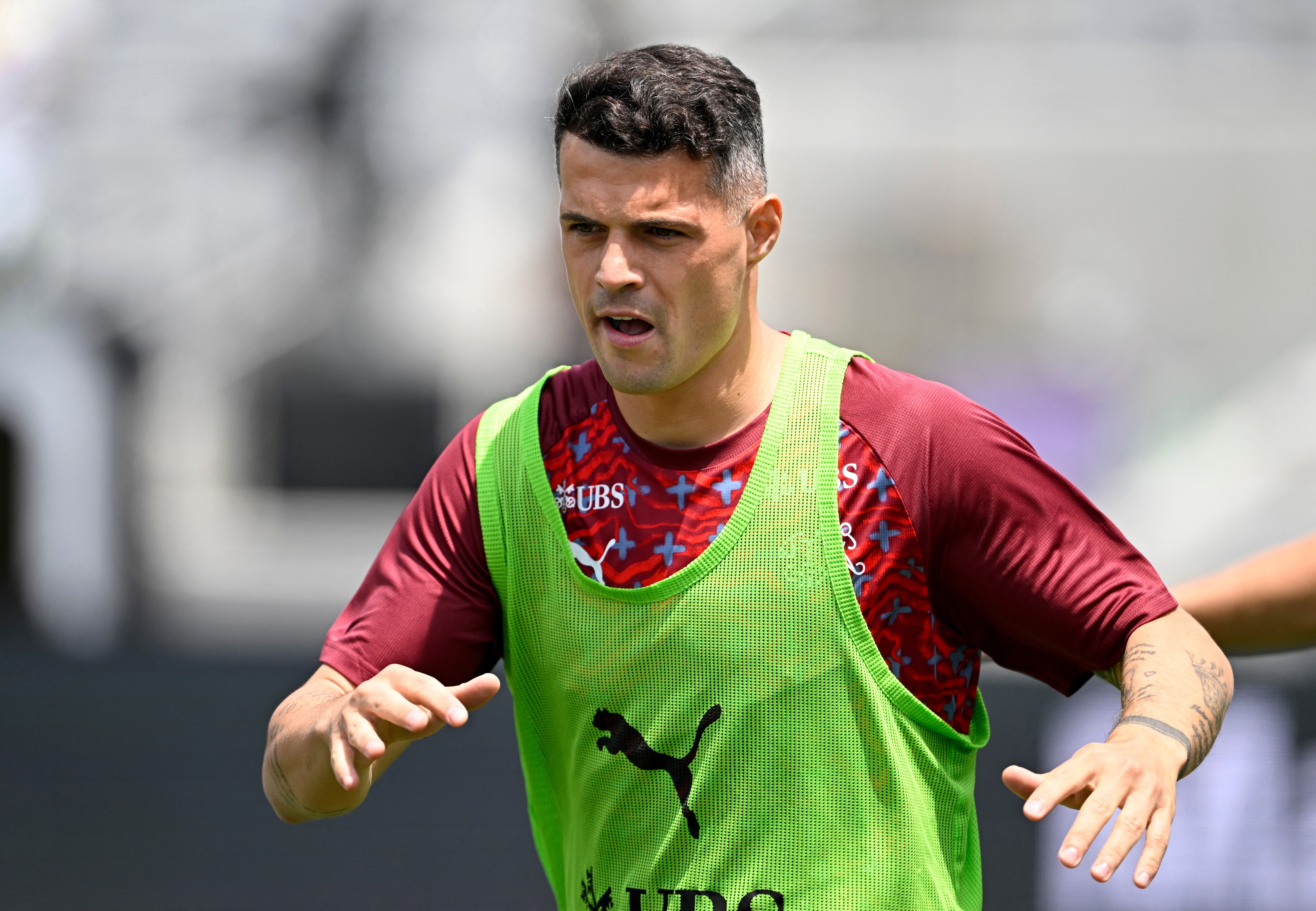 Xhaka é afastado da seleção suíça por admitir falsificar certificado de vacinação contra Covid-19