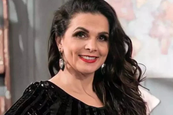 Luiza Ambiel não assiste as próprias cenas adultas: “Tiro até o som”