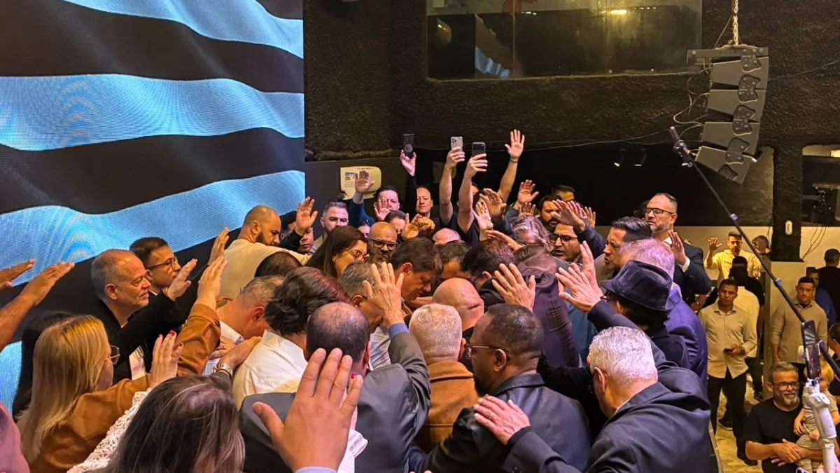 Tarcísio modula discursos e reforça aproximação com evangélicos