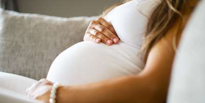 Mulher deu &agrave; luz g&ecirc;meos gestacionais de pais biol&oacute;gicos diferentes ap&oacute;s engravidar naturalmente durante um processo de FIV Foto: Reprodu&ccedil;&atilde;o: kjekol/Getty Images Pro / Bons Fluidos