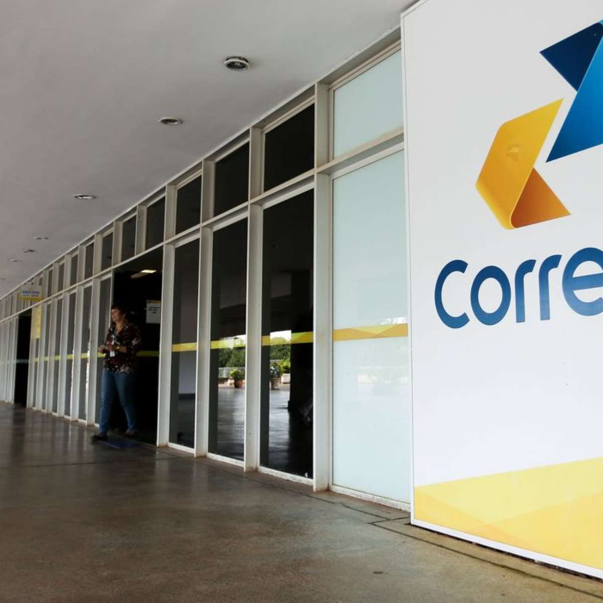 Trabalhadores dos Correios encerram greve após decisão do TST
