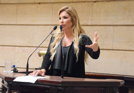 Justiça determina prisão de Verônica Costa, a ‘Mãe Loira do Funk’, por tortura contra ex-marido