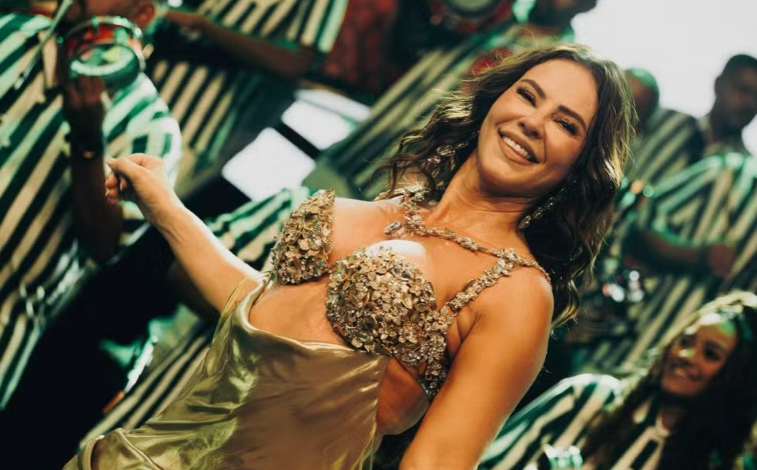 Paolla Oliveira curte novo momento como rainha de bateria da Imperatriz Leopoldinense