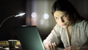 Bancos fazem alerta sobre novos riscos de fraudes em compras feitas por IA