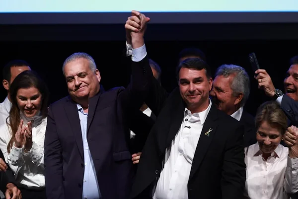 Flávio aposta em ataques a Lula, voto útil e Sudeste no fim do 1º turno