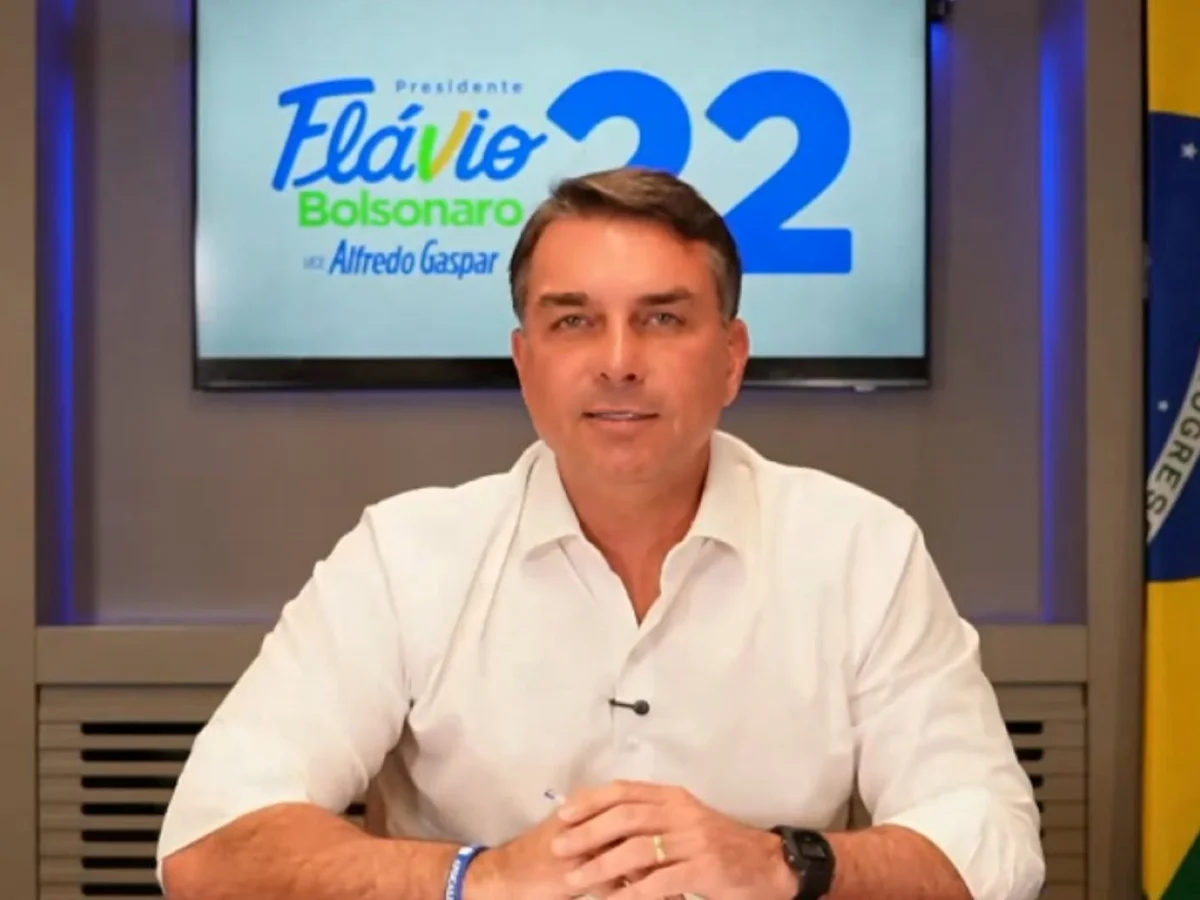 Flávio diz que, se eleito, criará fundo para pagar parte da dívida pública