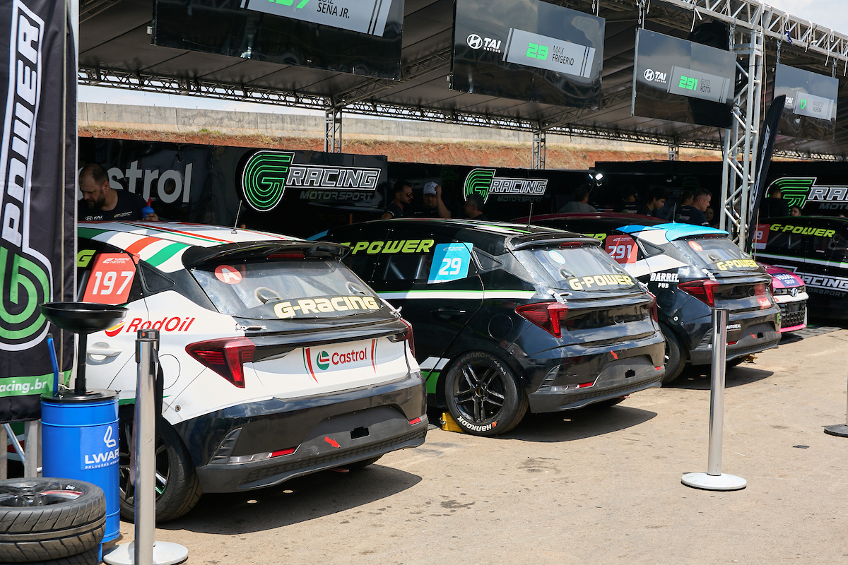 Animado, Camarote Metrópoles curte Stock Car, Fórmula 4 e Turismo Nacional