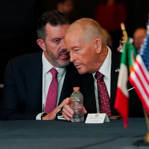 Proprietários do banco investigado por empréstimo de US$ 290 milhões à TV Azteca estariam por trás de casos de corrupção na El Salvador, segundo uma investigação