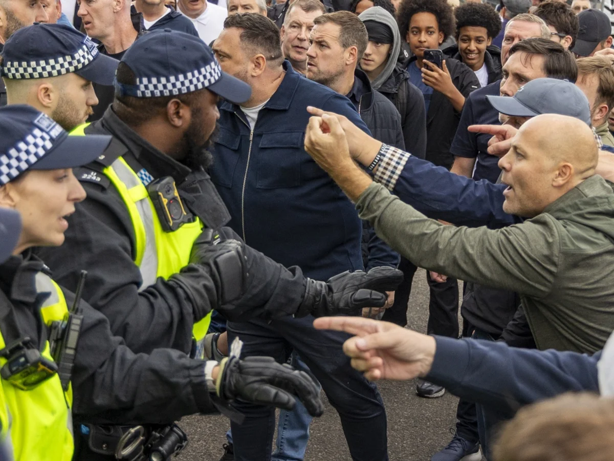 Torcedores são presos na Inglaterra durante o clássico Millwall x West Ham