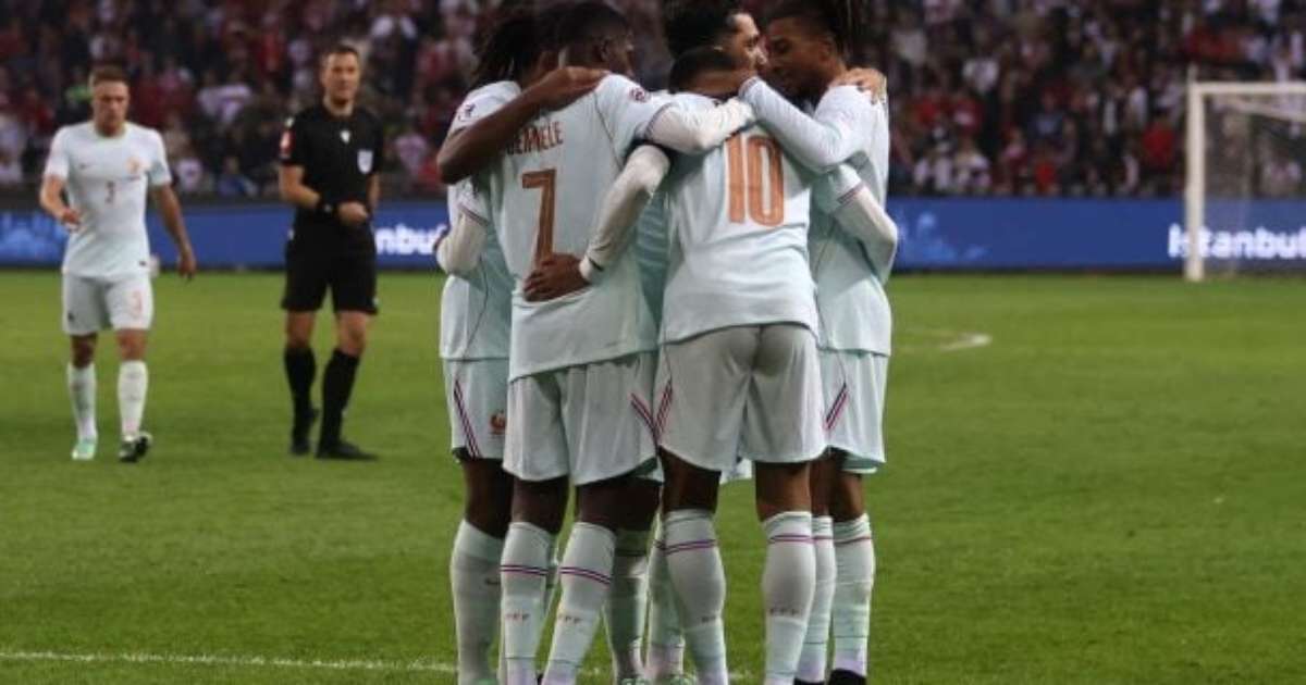 Mbappé marca, sai lesionado e França vence Turquia na estreia de Zidane