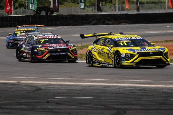 Enzo Elias marca melhor volta e lidera segundo treino da Stock Car