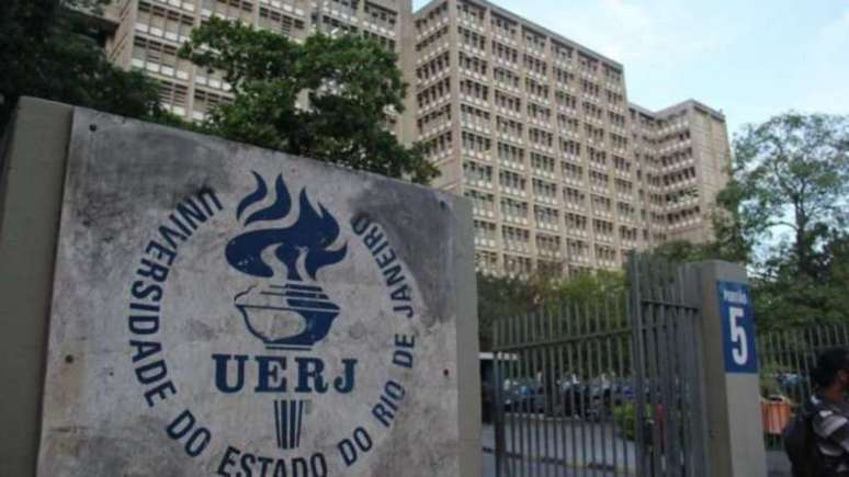 Justiça condena Uerj a indenizar em mais de R$ 100 mil alunas negras obrigadas a prender cabelo em prova