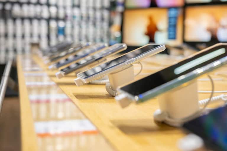 Escassez de memória força fabricantes a testar chips, mudar projetos e rever preços dos aparelhos