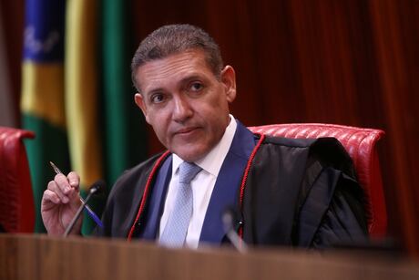 TSE discute restrição de canais no WhatsApp 48 horas antes da eleição; Nunes Marques é contra