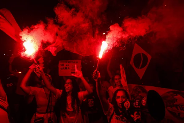 Grass sobre ato de estudantes no Museu da República: “Em defesa do Brasil” - destaque galeria