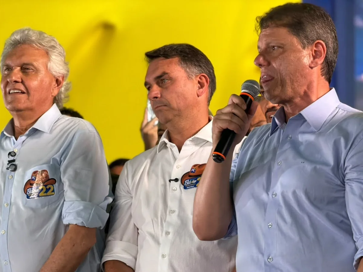 Tarcísio pode deixar o estado para fazer campanha para Flávio? Entenda