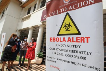O Quênia confirma o oitavo caso de Ebola em meio à expansão da epidemia regional