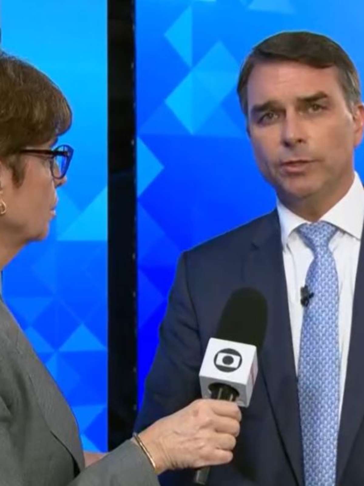Flávio Bolsonaro avalia debate com Lula como saudável e diz que pode adotar ideias do adversário