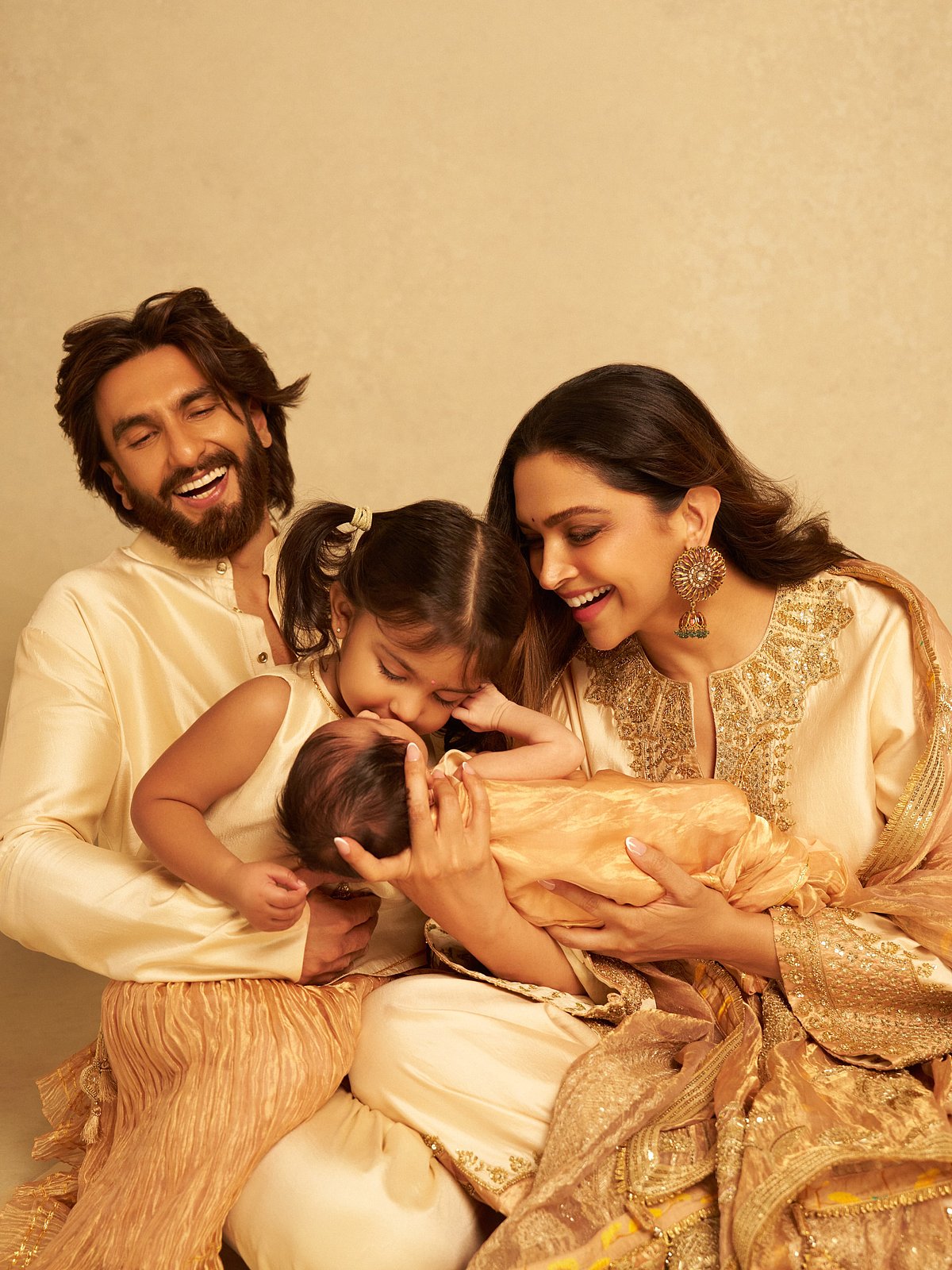 Deepika Padukone e Ranveer Singh revelam o nome da segunda filha no Dussehra