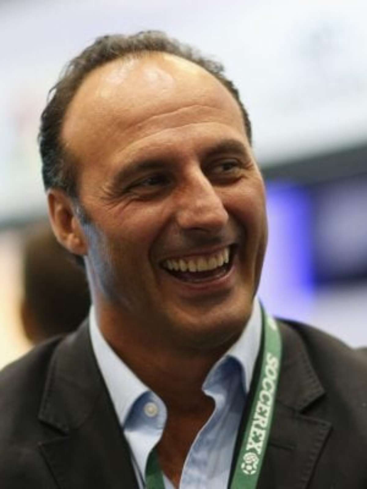 Ex-jogador do Tottenham anuncia candidatura à presidência da Fifa