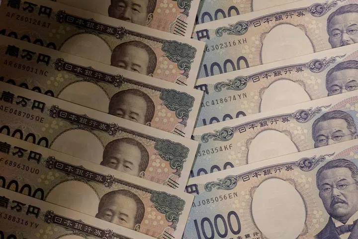 O iene sobe enquanto os traders buscam segurança no meio de uma fuga global do risco