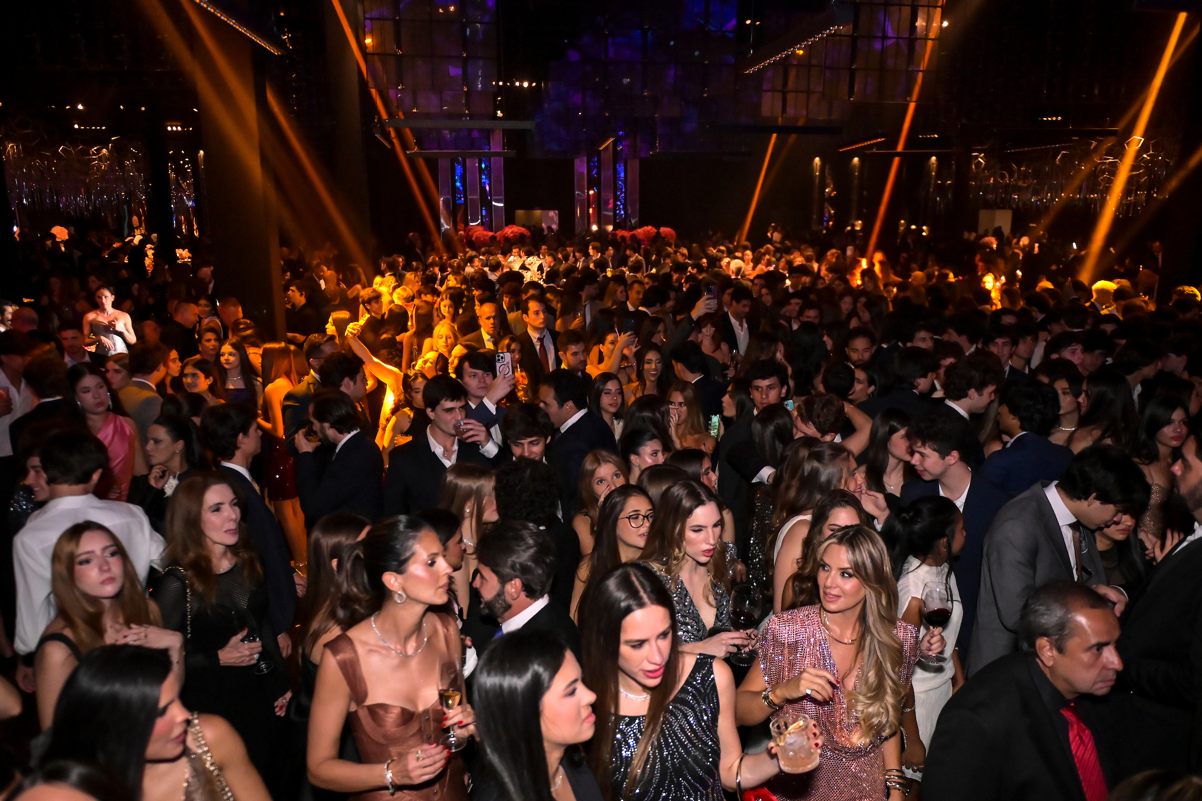 Ilca Maria Estevão exalta 15 anos da filha Marita em festa de gala