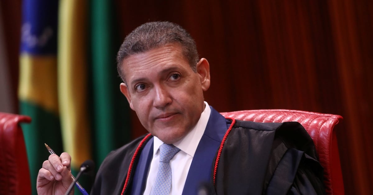 TSE discute restrição de canais no WhatsApp 48 horas antes da eleição; Nunes Marques é contra