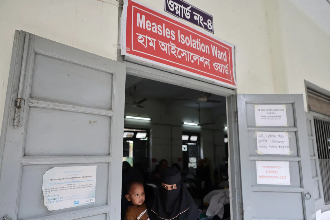 O Bangladesh enfrenta um surto de sarampo. É um 'verdadeiro alerta' para outros países