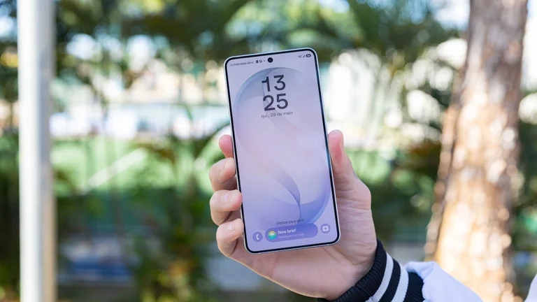 Samsung pode antecipar Galaxy S27 para não dar espaço ao iPhone 18