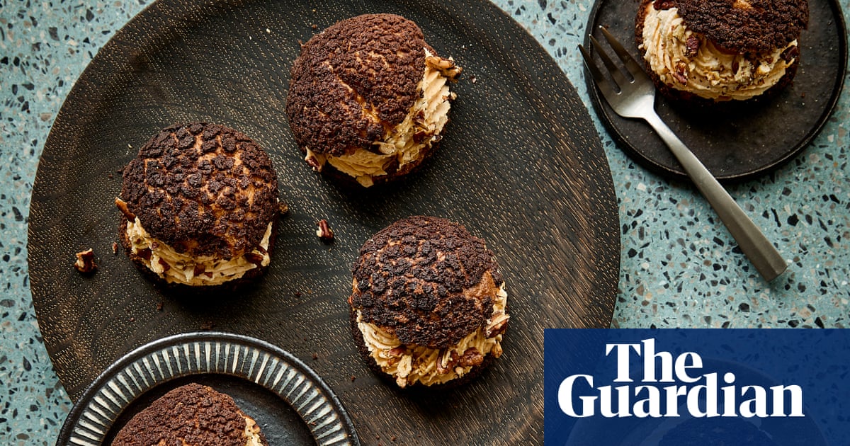 A receita de Benjamina Ebuehi para bolos de choux de chocolate e especiarias de abóbora