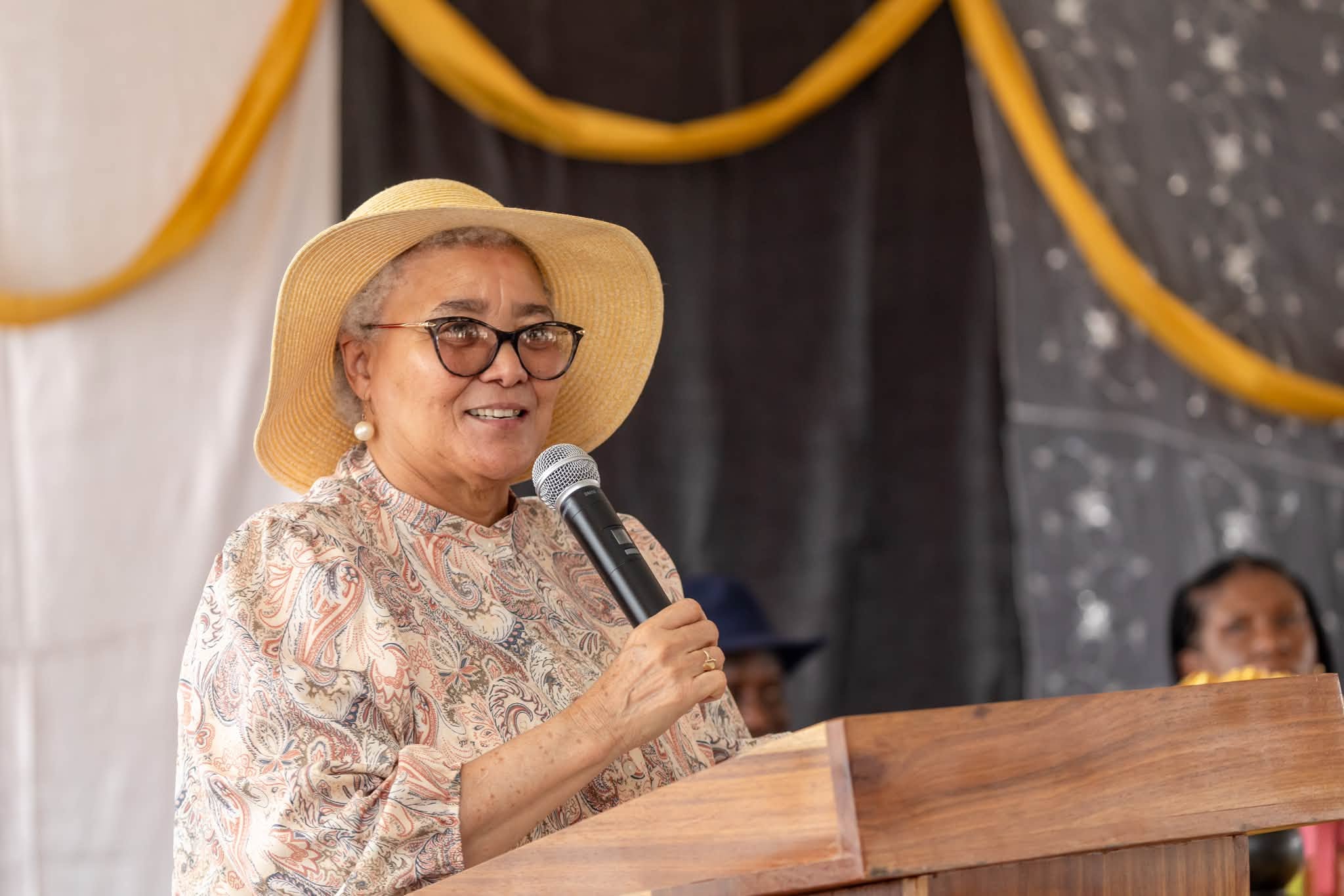 Presidente Nandi-Ndaitwah recebe investimento de N$90 milhões do Namport no esporte e futebol