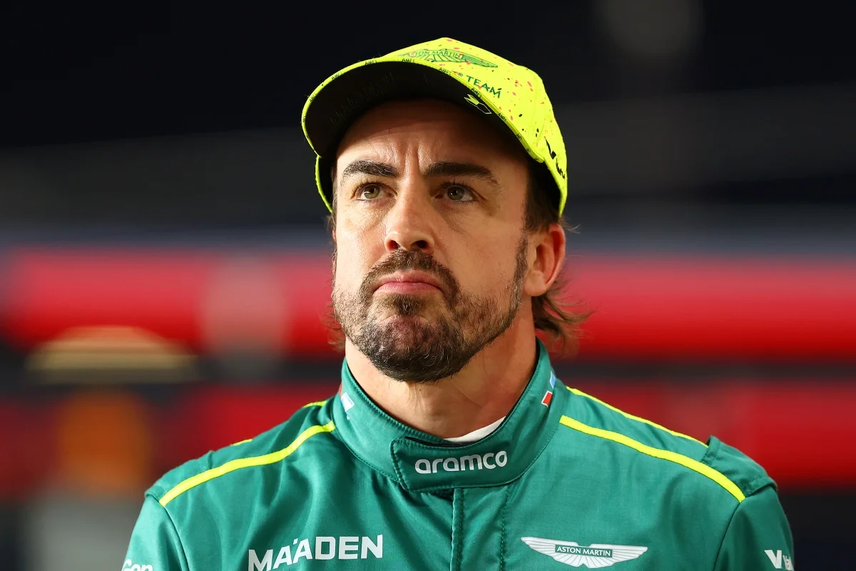 Foto colorida de Fernando Alonso durante fim de semana do GP do Catar de Fórmula 1 - Metrópoles