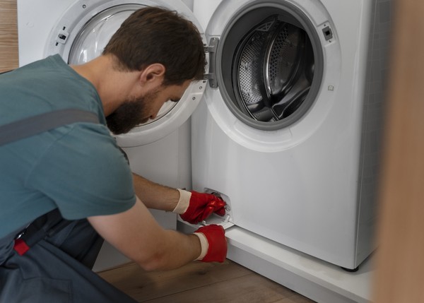 Máquina de lavar fazendo barulho na hora de centrifugar? Veja 6 motivos