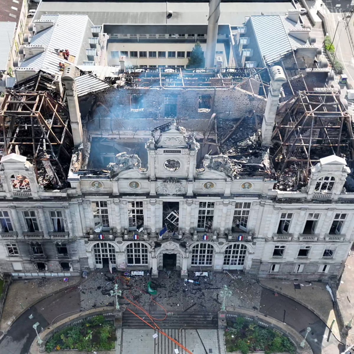 A França foi atingida por uma venda de títulos após protestos abalarem investidores