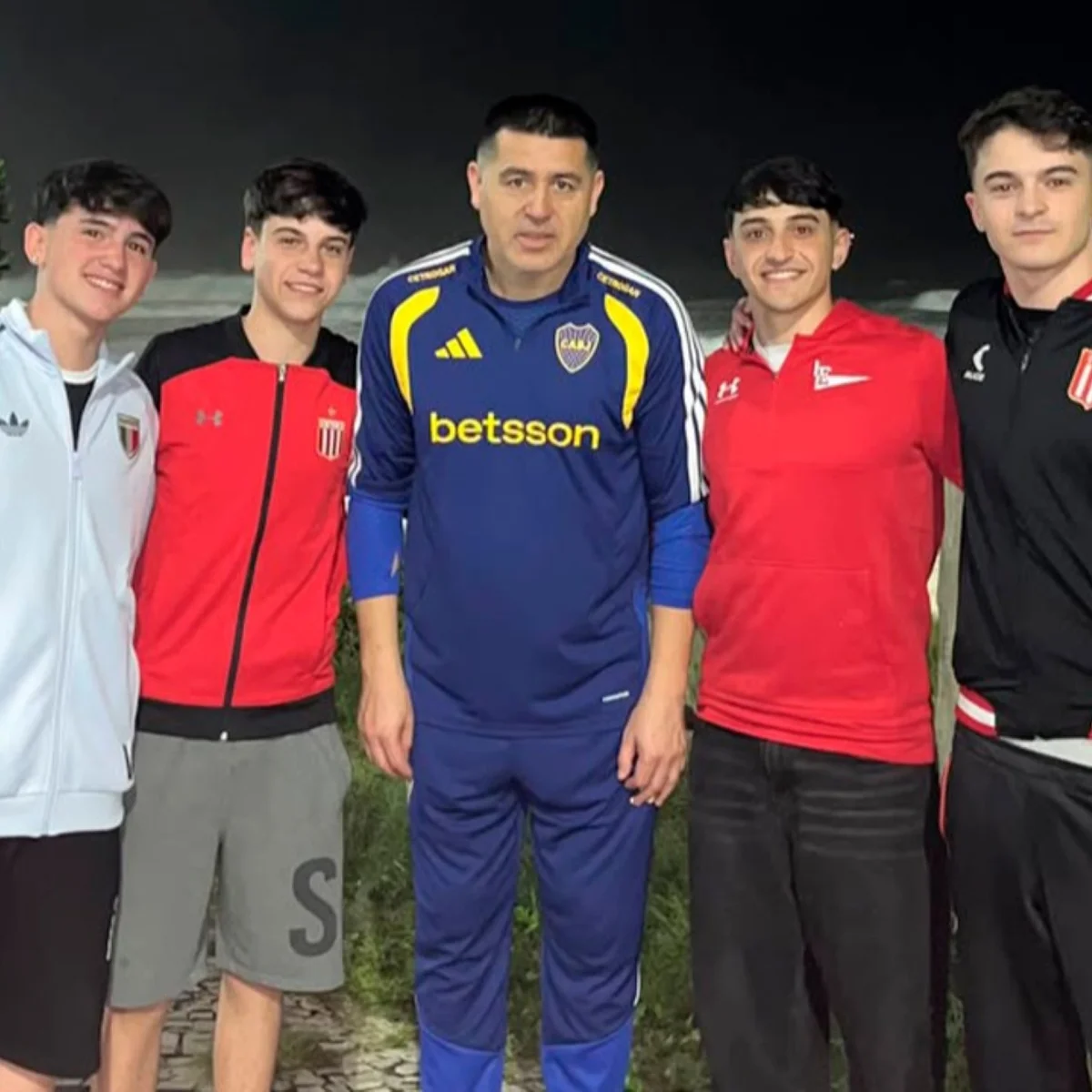 Presidente do Boca, Riquelme encontra torcedores do Estudiantes no Rio