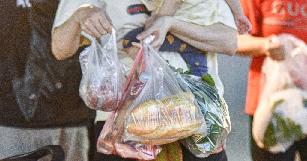 Dicas para famílias que usam sacos de plástico para armazenar carne crua