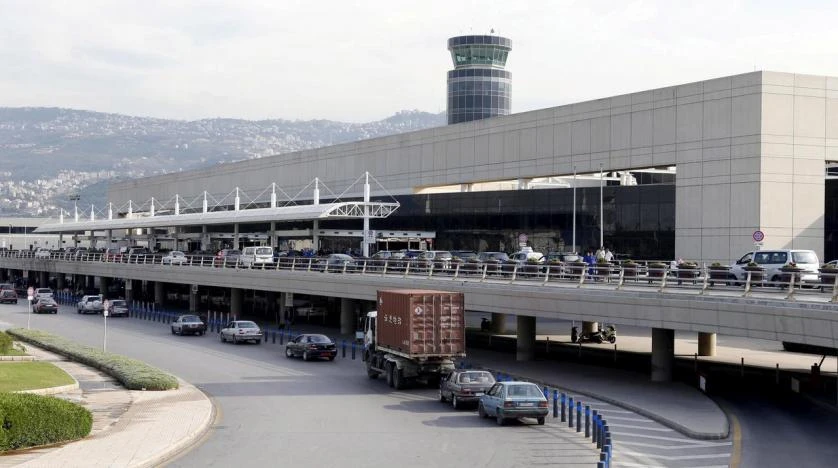 Residentes resilientes de Riade retornam do exterior em meio ao fechamento dos aeroportos