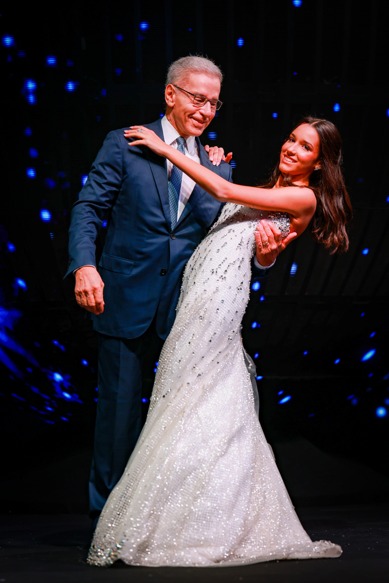 Ilca Maria Estevão exalta 15 anos da filha Marita em festa de gala