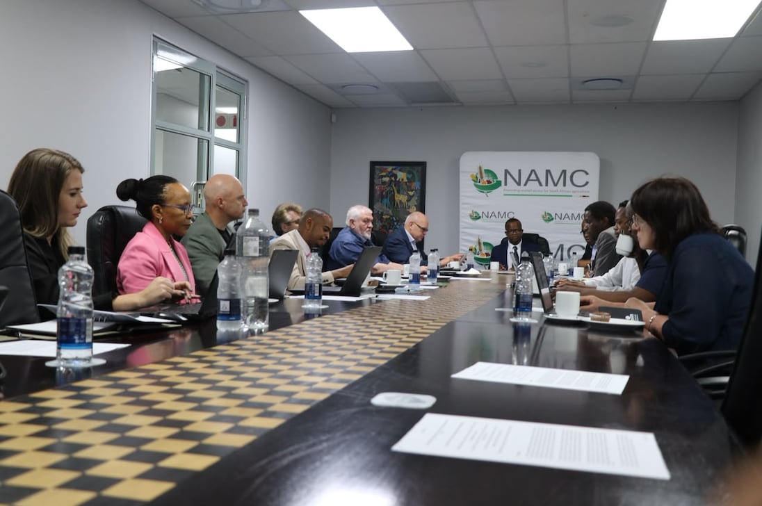 Zimbábue planeja criar um fundo de reserva de R$ 500 milhões em dinheiro e grãos para compensar os efeitos do Fenômeno El Niño