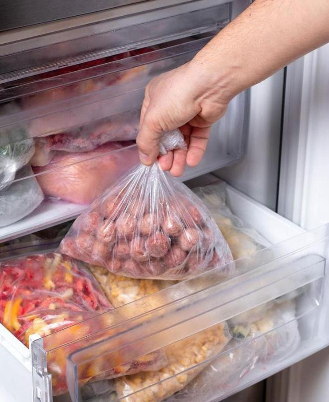Dicas para famílias que usam sacos de plástico para armazenar carne crua
