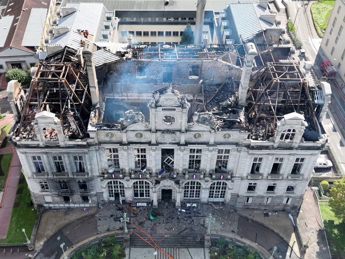A França foi atingida por uma venda de títulos após protestos abalarem investidores