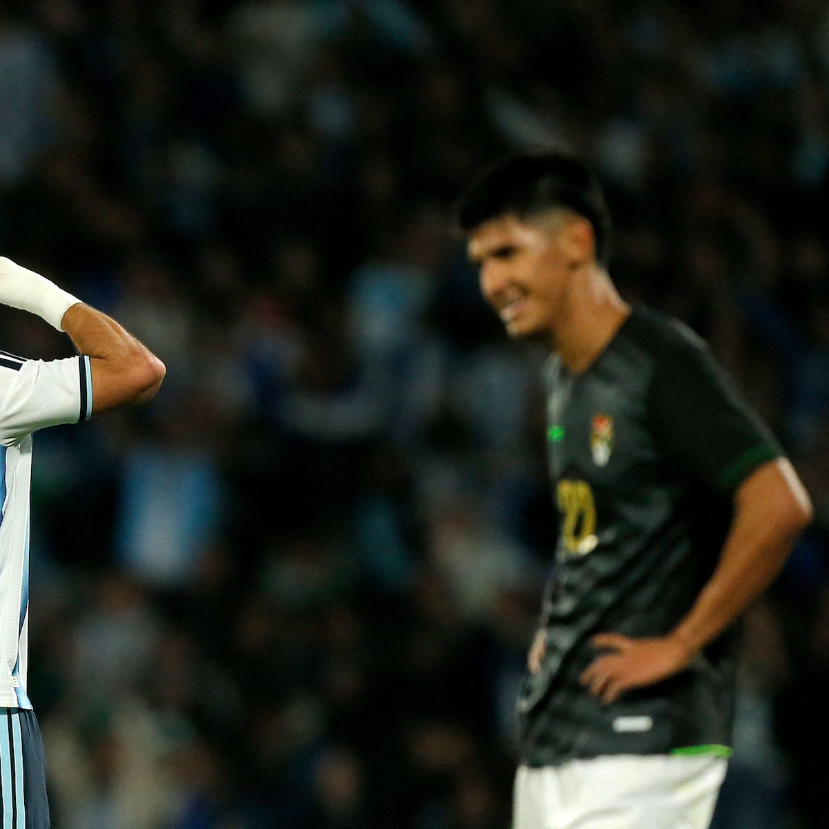 Messi apenas assiste a goleada argentina sobre a Bolívia com primeiro gol de Flaco López
