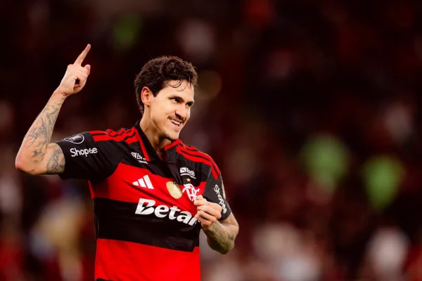 “Compra foi imoral”: casal rompe silêncio sobre Pedro, do Flamengo