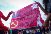 Além de manifestar apoio ao atual presidente, os manifestantes se posicionaram contra Flávio Bolsonaro