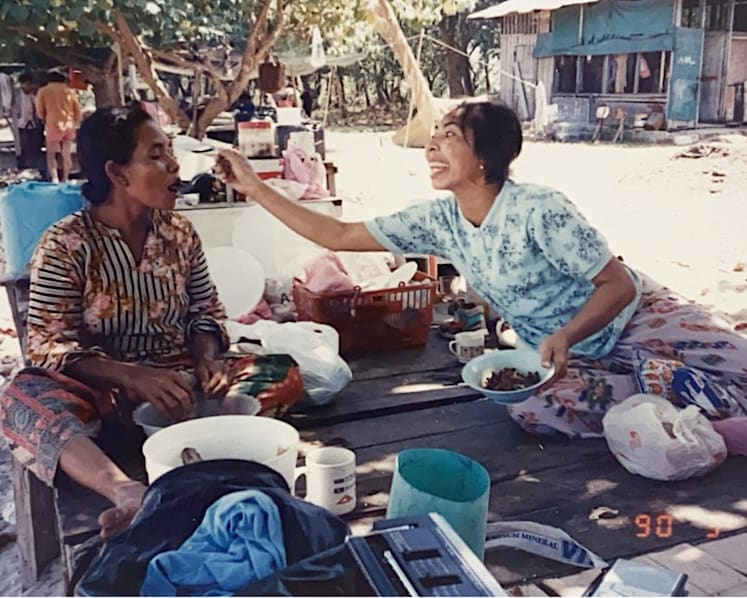The recipes were passed down from Firdaus Sani's grandmother, Nenek Ninah, seen in this photo on the left with their relative, Nenek Ru, on Pulau Semakau. (Photo: Orang Laut SG)
