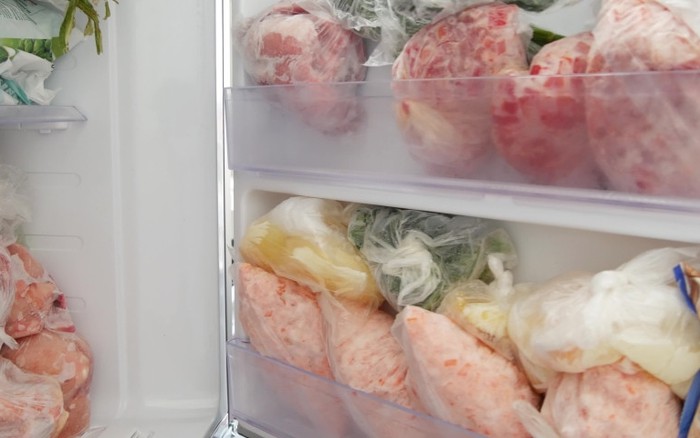 Dicas para famílias que usam sacos de plástico para armazenar carne crua